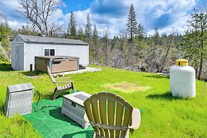 Waterfront Mariposa Hideaway: Hot Tub & Mtn Views!