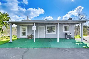 Waterfront Mariposa Hideaway: Hot Tub & Mtn Views!