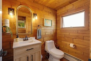 Waterfront Barrington Estate With Hot Tub!