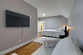 Waterfront Barrington Estate With Hot Tub!