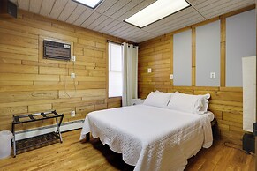 Waterfront Barrington Estate With Hot Tub!