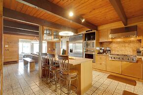 Waterfront Barrington Estate With Hot Tub!