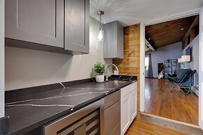 Waterfront Barrington Estate With Hot Tub!