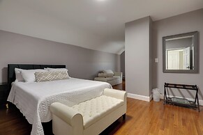 Waterfront Barrington Estate With Hot Tub!