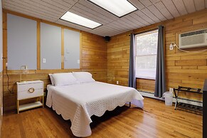 Waterfront Barrington Estate With Hot Tub!