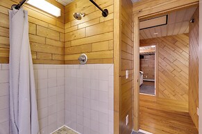 Waterfront Barrington Estate With Hot Tub!