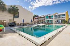 PCB Townhome w/ Pool Access - Walk to Beach!