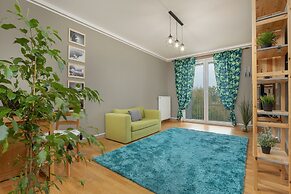 Turquoise Blue Apartment by Renters