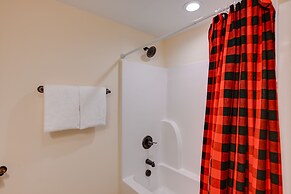 Bryson City Getaway: Private Hot Tub & Scenic View