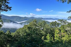 Bryson City Getaway: Private Hot Tub & Scenic View