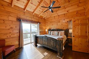 Bryson City Getaway: Private Hot Tub & Scenic View