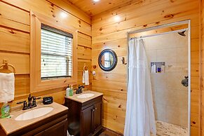 Bryson City Getaway: Private Hot Tub & Scenic View