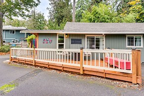 Peaceful Renton Retreat w/ Hot Tub Access!