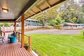 Peaceful Renton Retreat w/ Hot Tub Access!