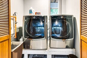 Peaceful Renton Retreat w/ Hot Tub Access!