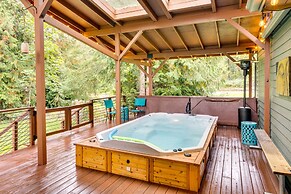 Peaceful Renton Retreat w/ Hot Tub Access!