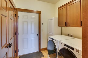 9 Mi to Downtown: Bozeman Vacation Home w/ Hot Tub