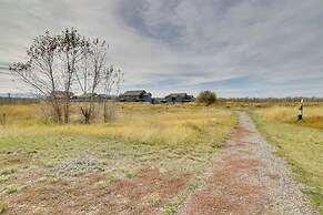 9 Mi to Downtown: Bozeman Vacation Home w/ Hot Tub