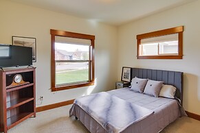 9 Mi to Downtown: Bozeman Vacation Home w/ Hot Tub