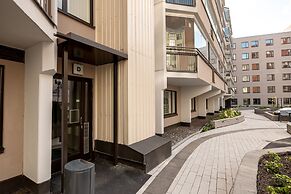 2ndhomes Modern & Cozy 2BR Apt w Balcony