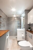 2ndhomes Modern & Cozy 2BR Apt w Balcony