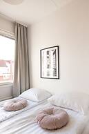 2ndhomes Modern & Cozy 2BR Apt w Balcony