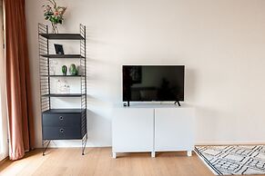 2ndhomes Modern & Cozy 2BR Apt w Balcony