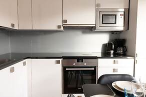 2ndhomes Modern & Cozy 2BR Apt w Balcony