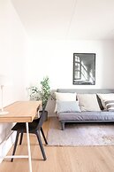 2ndhomes Modern & Cozy 2BR Apt w Balcony