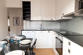 2ndhomes Modern & Cozy 2BR Apt w Balcony