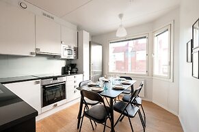 2ndhomes Modern & Cozy 2BR Apt w Balcony