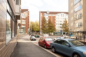 2ndhomes Modern & Cozy 2BR Apt w Balcony