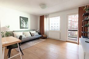 2ndhomes Modern & Cozy 2BR Apt w Balcony