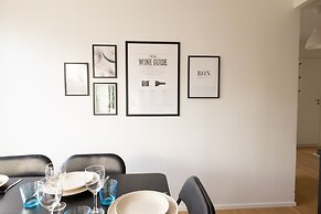 2ndhomes Modern & Cozy 2BR Apt w Balcony