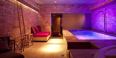 The Giri Residence Hotel & Spa