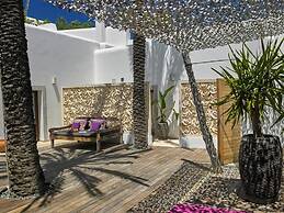 The Giri Residence Hotel & Spa