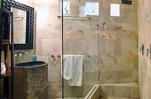 The Giri Residence Hotel & Spa