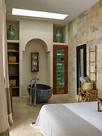 The Giri Residence Hotel & Spa