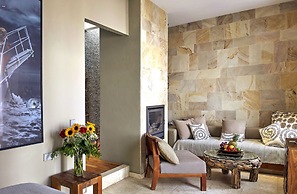 The Giri Residence Hotel & Spa