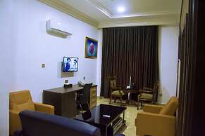 Immaculate Diamond Hotel & Apartments
