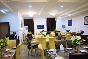 Immaculate Diamond Hotel & Apartments