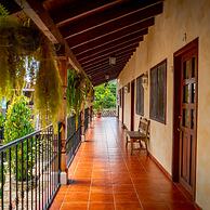 HOTEL DON UDOS BED & BREAKFAST