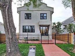 Calming 1bedroom Units With Balcony And City View