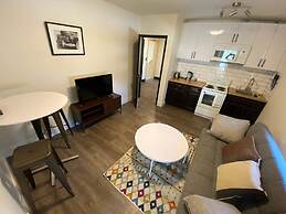 Lovely 1 Bedroom Condo With Free Parking And Balcony