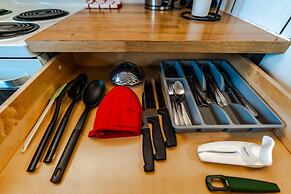 Historical Building 1br 1ba Walk To Roger's Place