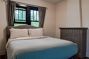 Historical Building 1br 1ba Walk To Roger's Place