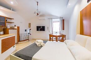 Tolentino Studio Flat by Napoliapartments
