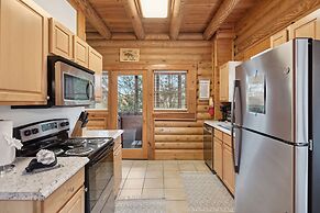 Golfing Dreams 2 Bedroom Cabin by RedAwning