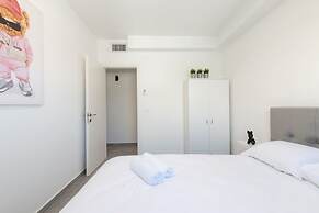 Luxury APT 3 BR New Tower Parking