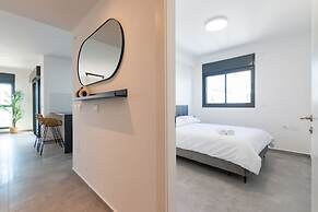 Luxury APT 3 BR New Tower Parking